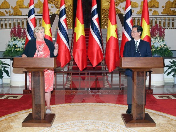 ນາຍົກລັດຖະມົນຕີນອກແວສິ້ນສຸດການຢ້ຽມຢາມຫວຽດນາມຢ່າງເປັນທາງການ